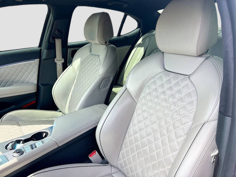 2023 Genesis G70