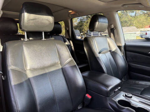 2017 Nissan Pathfinder SL