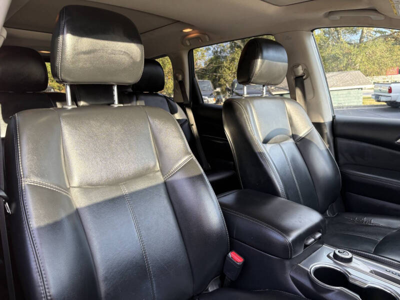 2017 Nissan Pathfinder SL