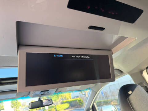 2017 Toyota Sienna SE Premium 8-Passenger