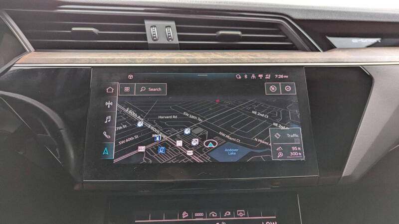 2022 Audi e-tron quattro Premium