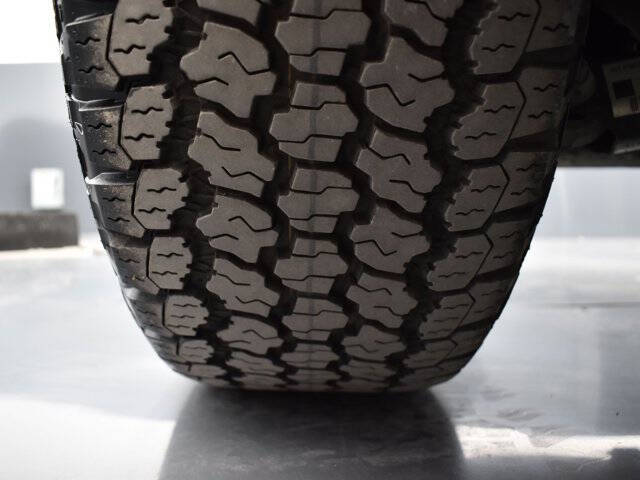 2023 Land Rover Defender 90 SE