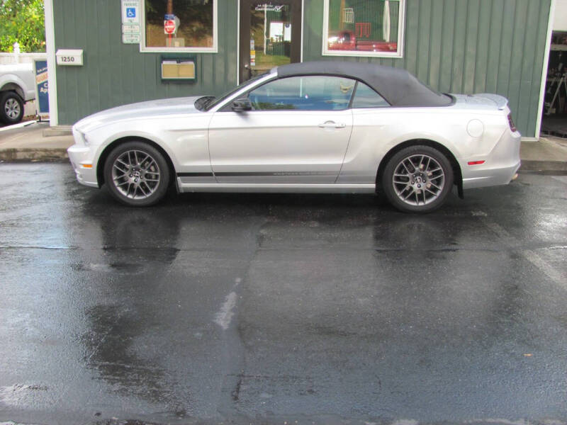 2013 Ford Mustang V6 Premium photo 6