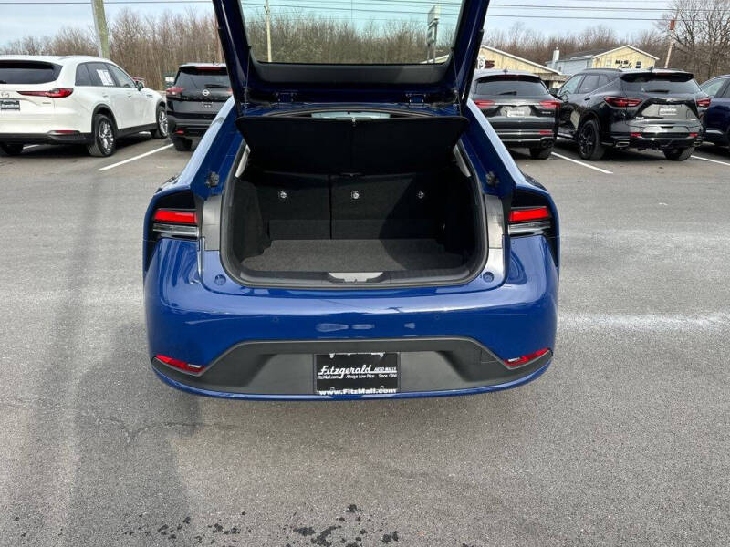 2025 Toyota Prius LE