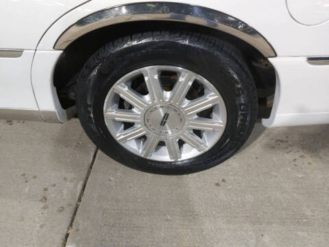 2003 Lincoln Town Car Signature