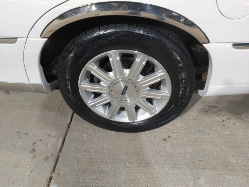 2003 Lincoln Town Car Signature