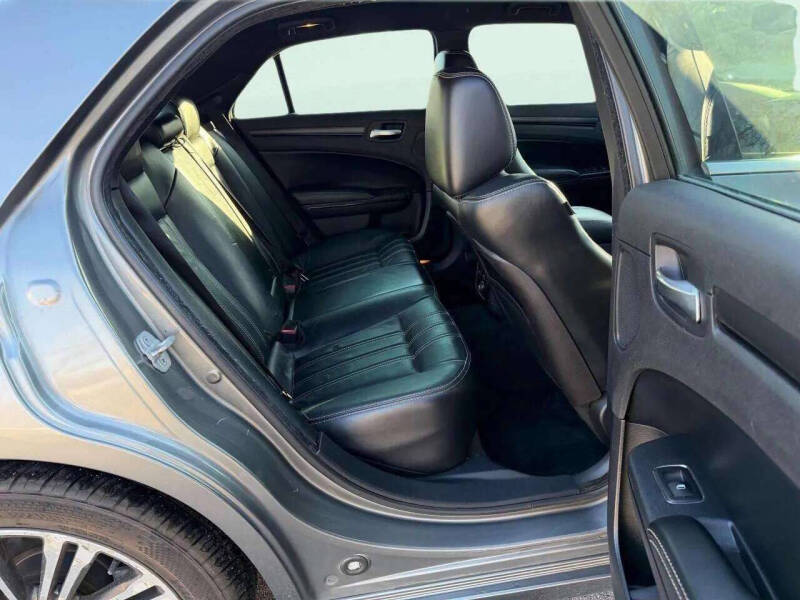 2012 Chrysler 300 S V6