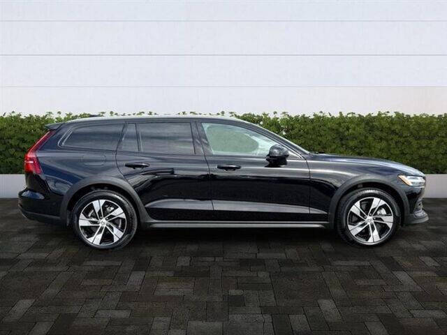 2024 Volvo V60 Cross Country B5 Plus