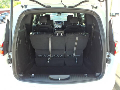 2027 Chrysler Pacifica Select