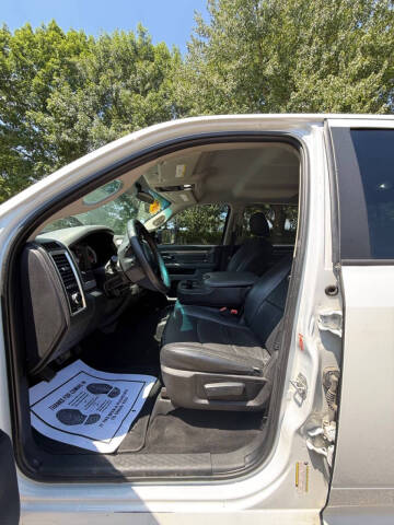 2017 RAM 1500 SLT