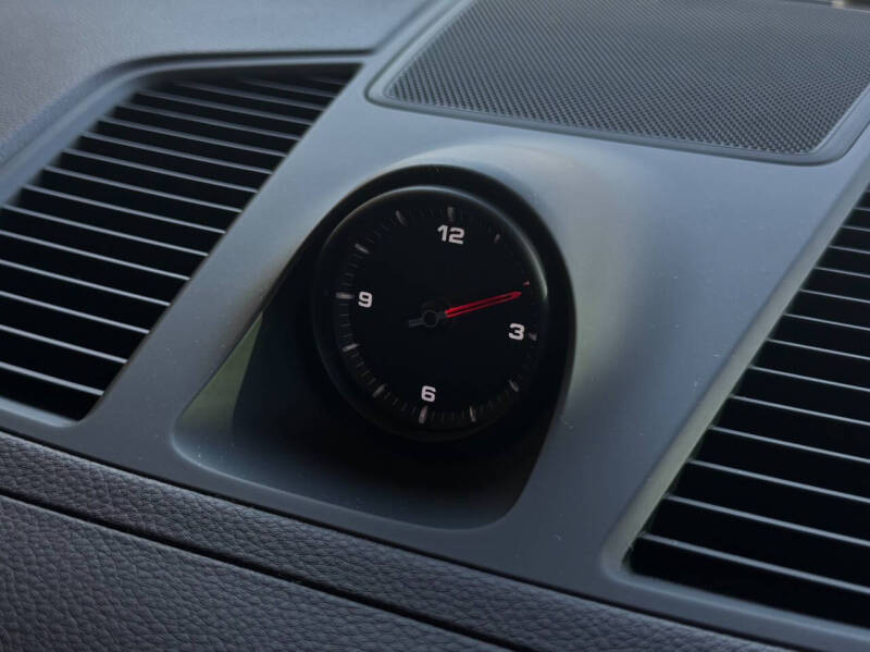 2023 Porsche Cayenne Coupe Platinum Edition