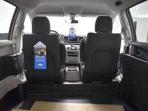 2022 Chrysler Voyager LX