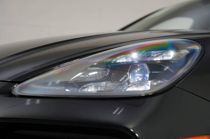 2022 Porsche Cayenne Turbo S E-Hybrid Coupe