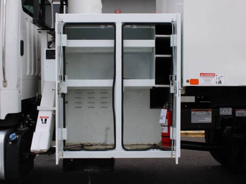 2023 Freightliner M2 106