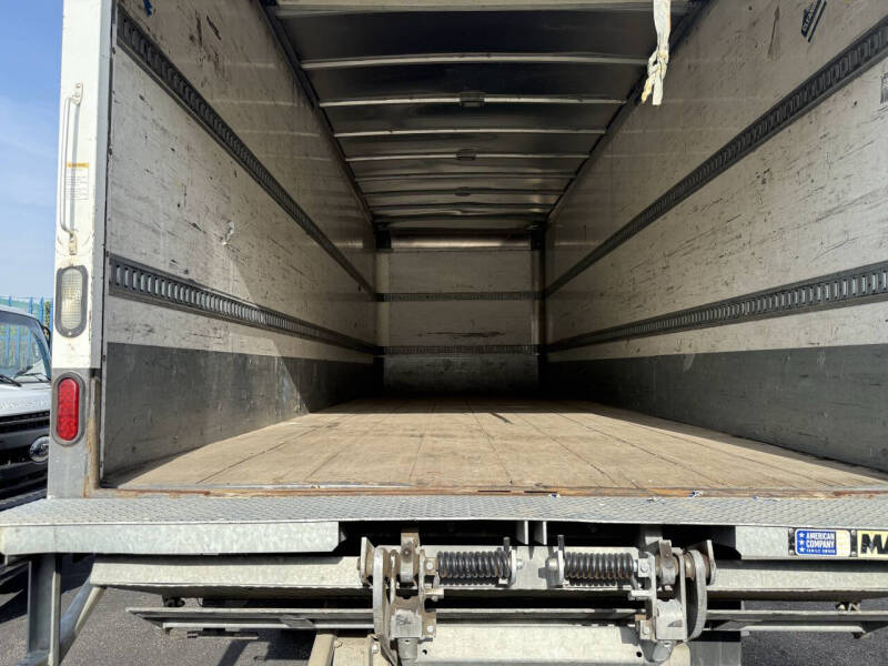 2017 Freightliner M2 106