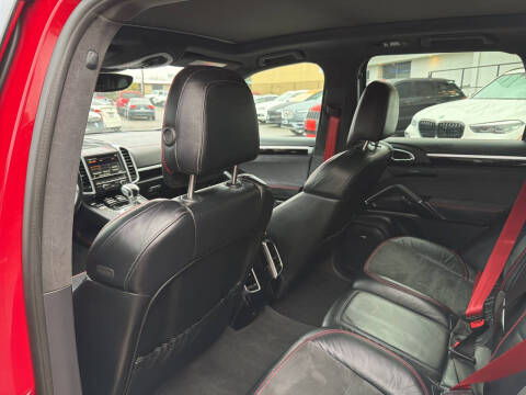 2016 Porsche Cayenne GTS