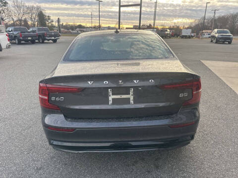 2023 Volvo S60 B5 Plus Dark Theme