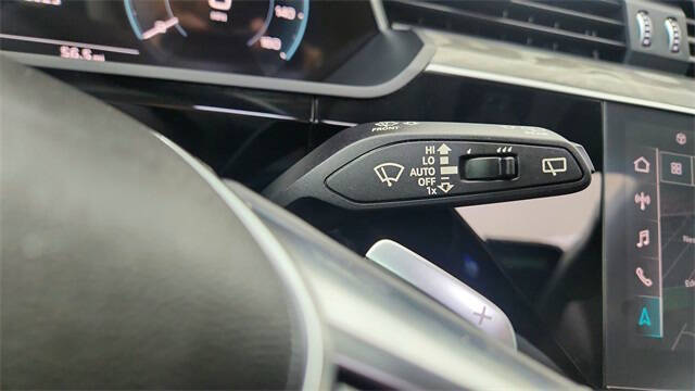 2022 Audi e-tron quattro Premium Plus