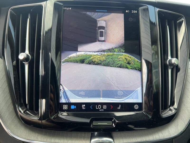 2025 Volvo XC60 T8 Plus Dark Theme