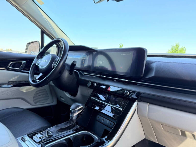 2024 Kia Carnival SX