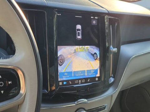 2024 Volvo XC60 B5 Core Dark Theme