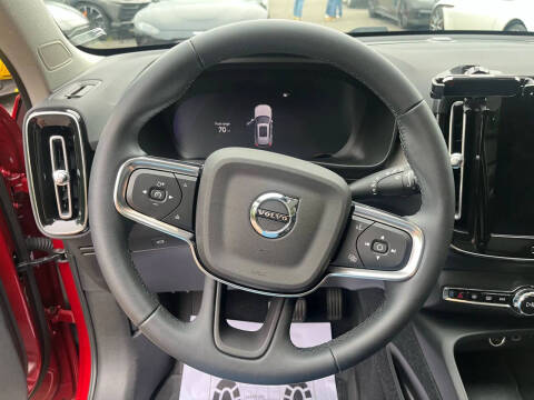 2023 Volvo XC40 B5 Plus Dark Theme