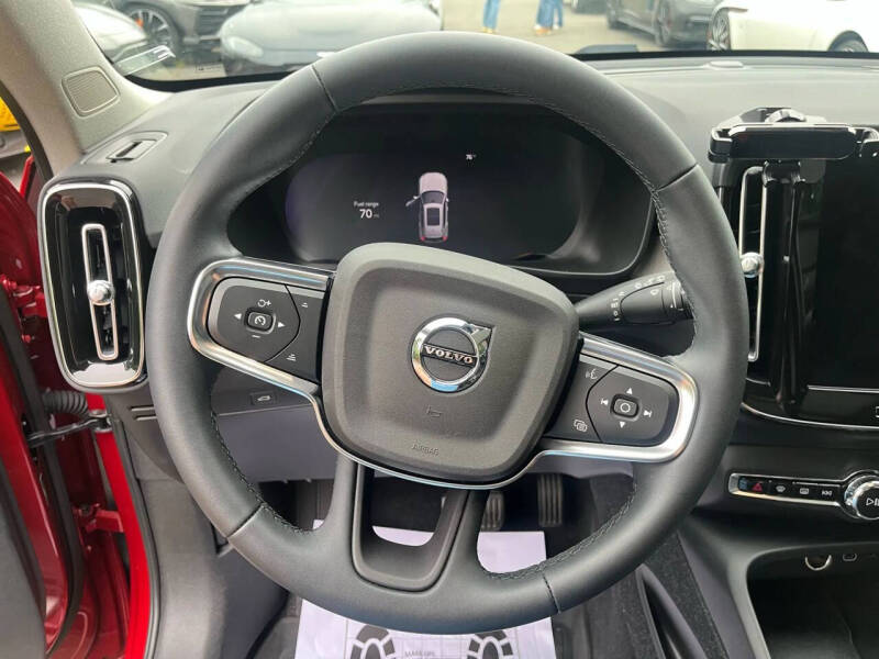 2023 Volvo XC40 B5 Plus Dark Theme