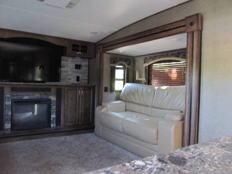 2017 Keystone RV Avalanche