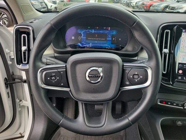 2023 Volvo XC40 B5 Plus Bright Theme