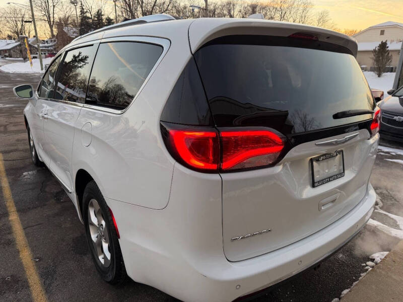 2017 Chrysler Pacifica Touring-L Plus