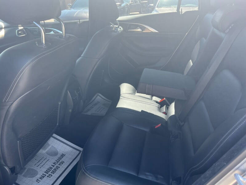 2017 Infiniti QX30 Premium