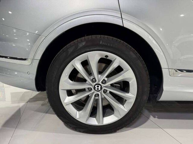 2023 Bentley Bentayga EWB V8