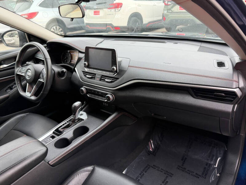 2022 Nissan Altima 2.5 SR