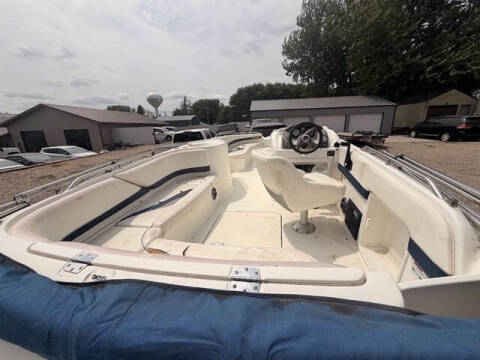 2000 Larson Boats 233 Escape