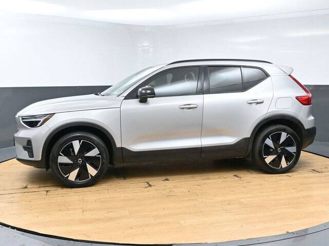 2025 Volvo EX40 Twin Core
