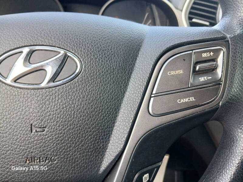 2017 Hyundai Santa Fe SE