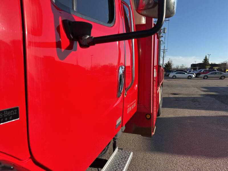 2005 Freightliner M2 106