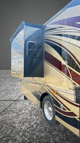 2013 Freightliner XCM Chassis