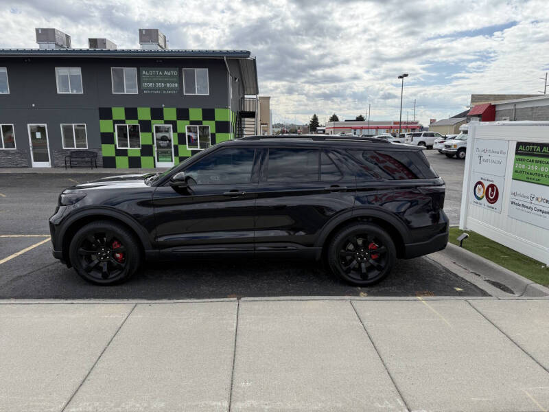 2023 Ford Explorer ST's photo