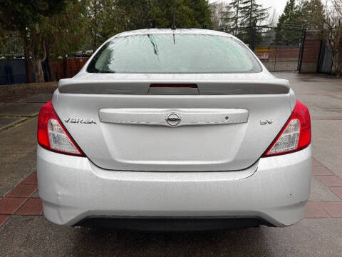 2018 Nissan Versa SV