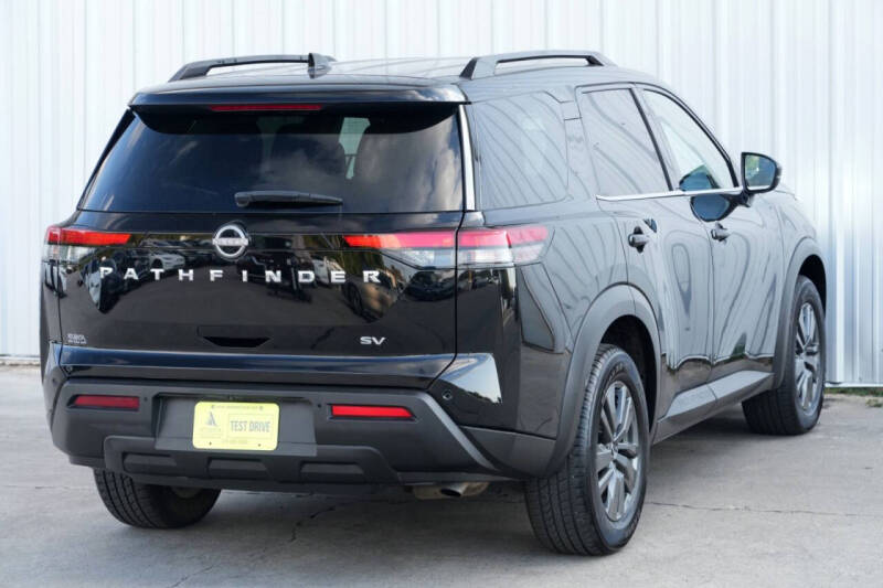 2022 Nissan Pathfinder SV