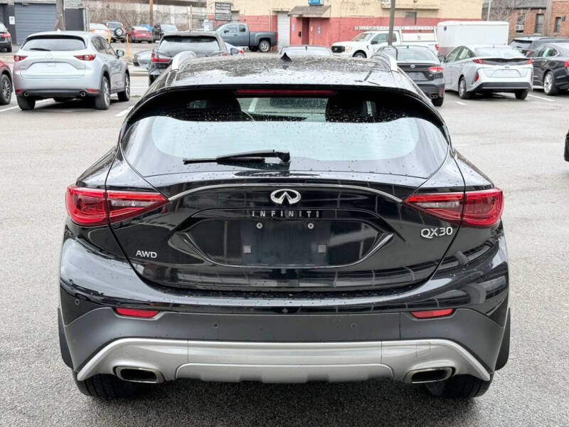 2017 Infiniti QX30 Premium