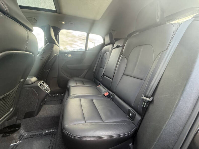 2025 Volvo XC40 B5 Plus Bright Theme