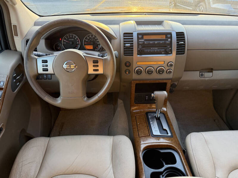 2005 Nissan Pathfinder LE