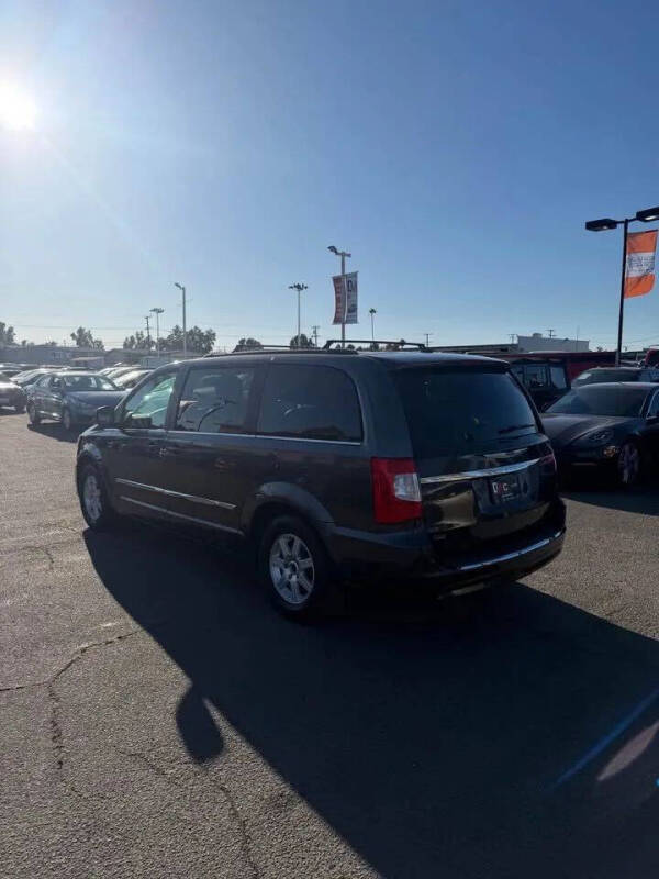 2012 Chrysler Town and Country Touring
