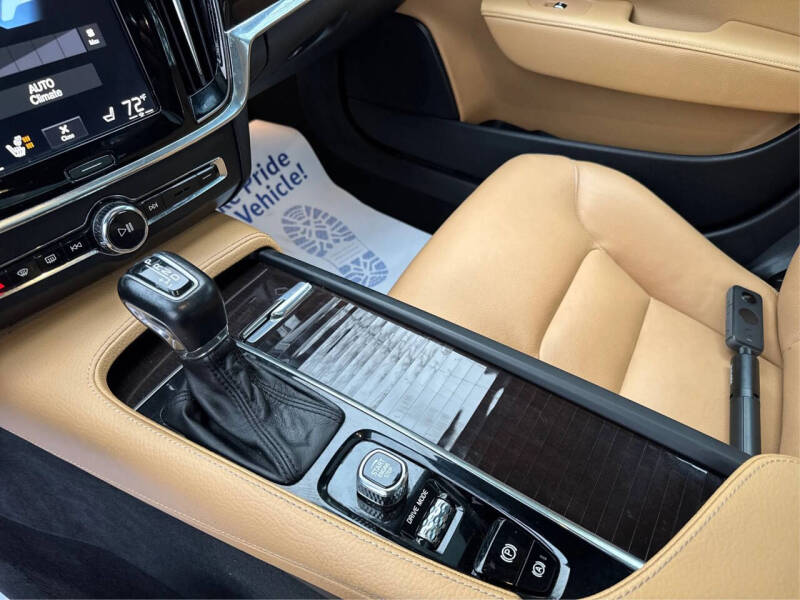 2019 Volvo S90 T6 Momentum