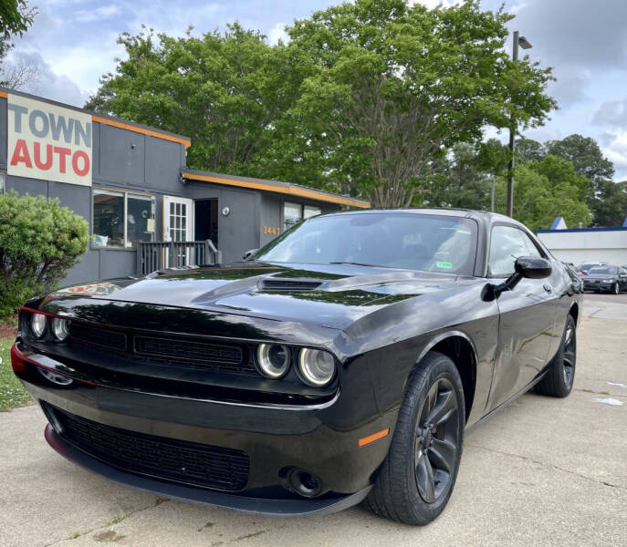 2015 Dodge Challenger SXT's photo