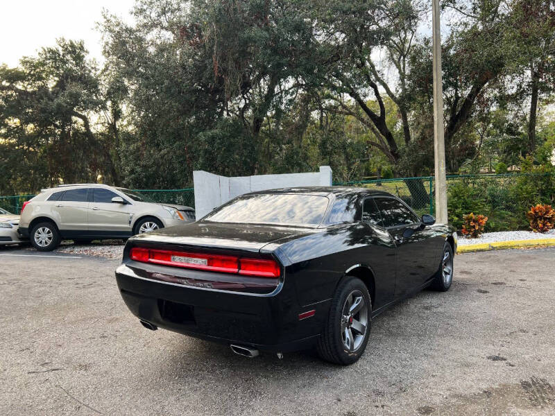 2011 Dodge Challenger SE