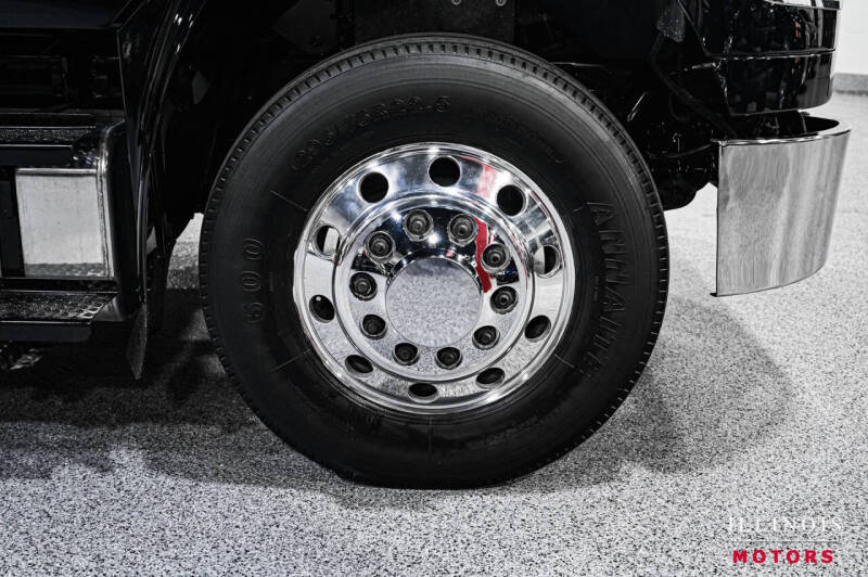 2005 Freightliner M2 106