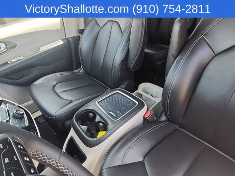 2024 Chrysler Pacifica Plug-In Hybrid Select